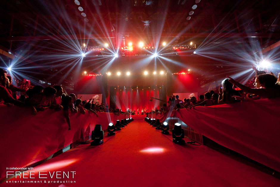 The Red Carpet Party - Laura Pausini Fan Club 2011. il palazzetto di Forli gremito per la festa del Fan Club di Laura Pausini.